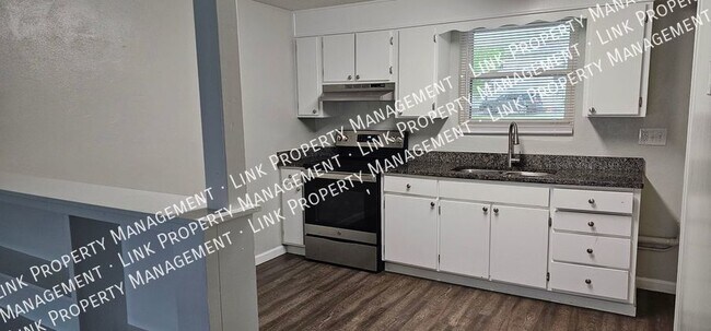 Photo - 1640 Keeble St House