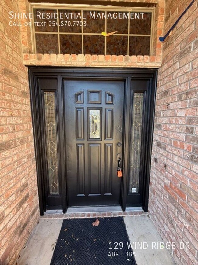 Foto del edificio - 129 Wind Ridge Dr