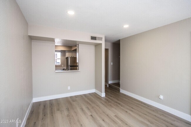 Foto del edificio - 2819 E Le Marche Ave