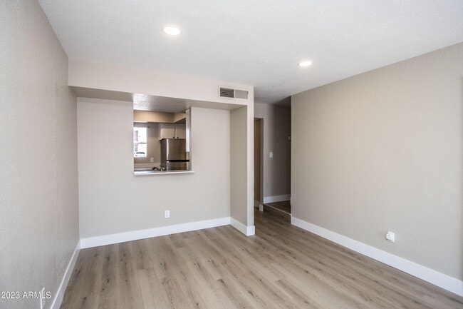 Building Photo - 2819 E Le Marche Ave