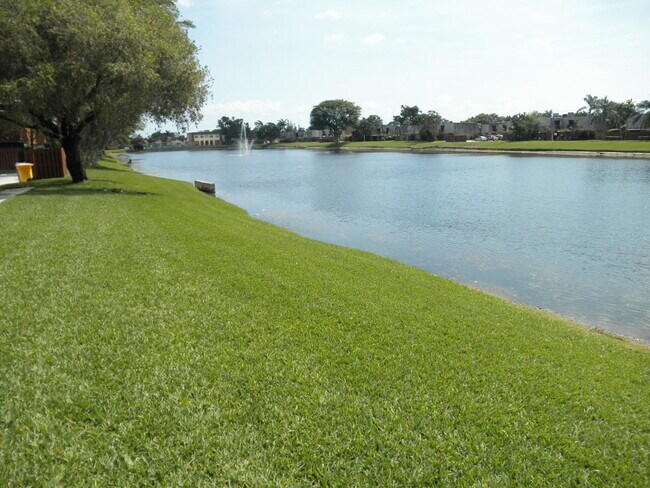 Foto del edificio - 43 Springdale Cir