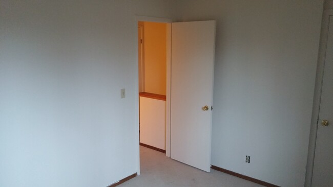 Building Photo - 111 Crolls Garden Ct
