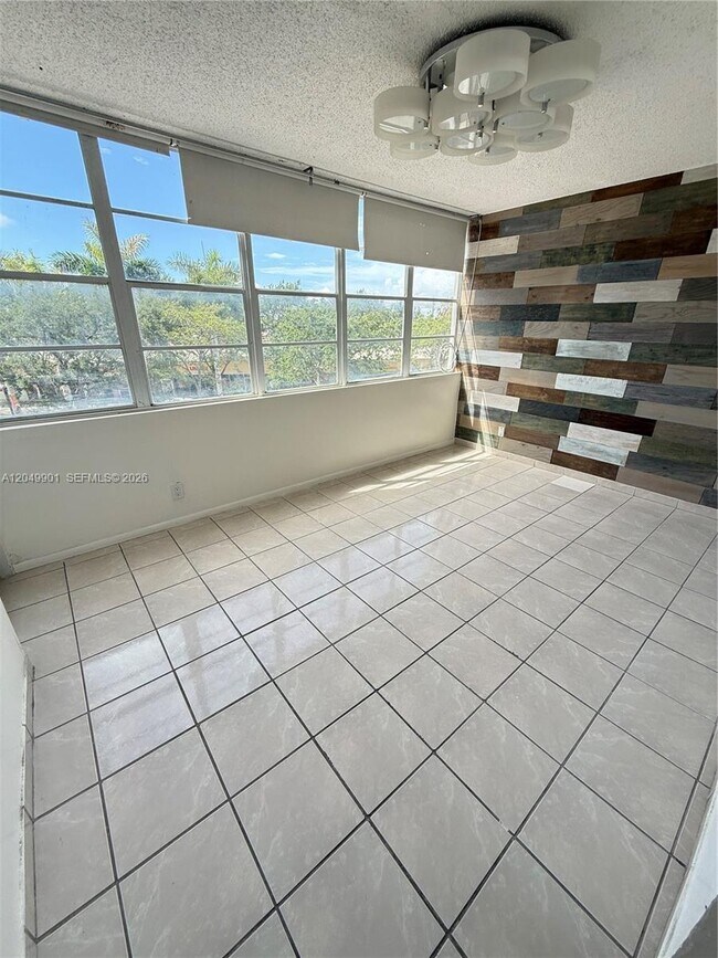 Foto del edificio - 2025 NE 164th St