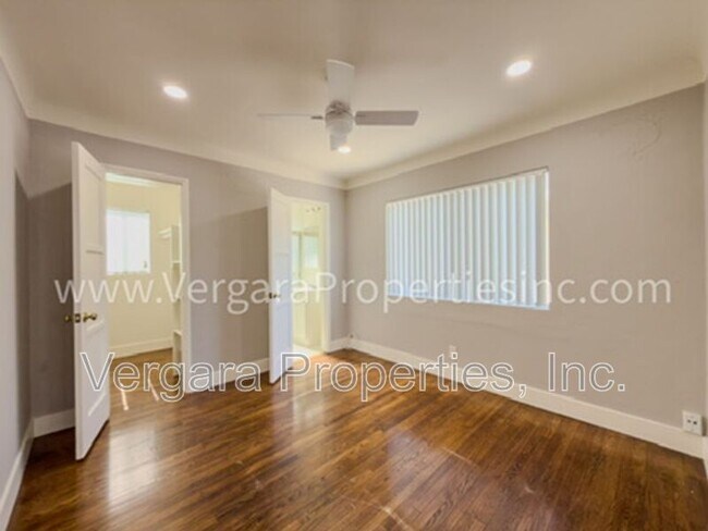 Building Photo - 12138 York Ave