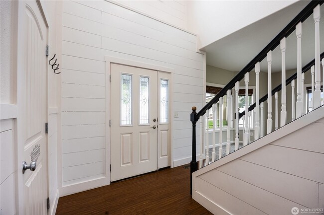 Building Photo - 4 bed, 3.5 bath home in cul-de-sac