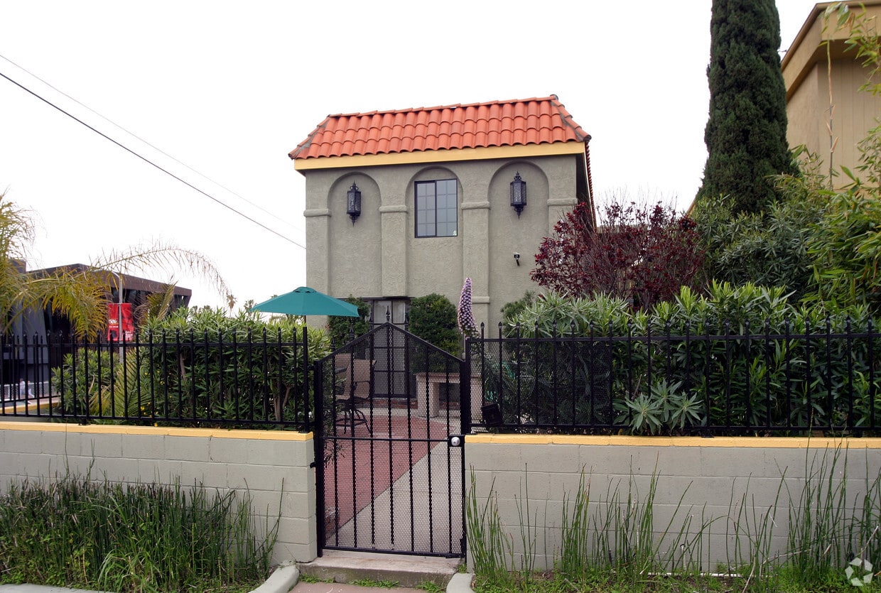 Primary Photo - 112 Dudley Ave