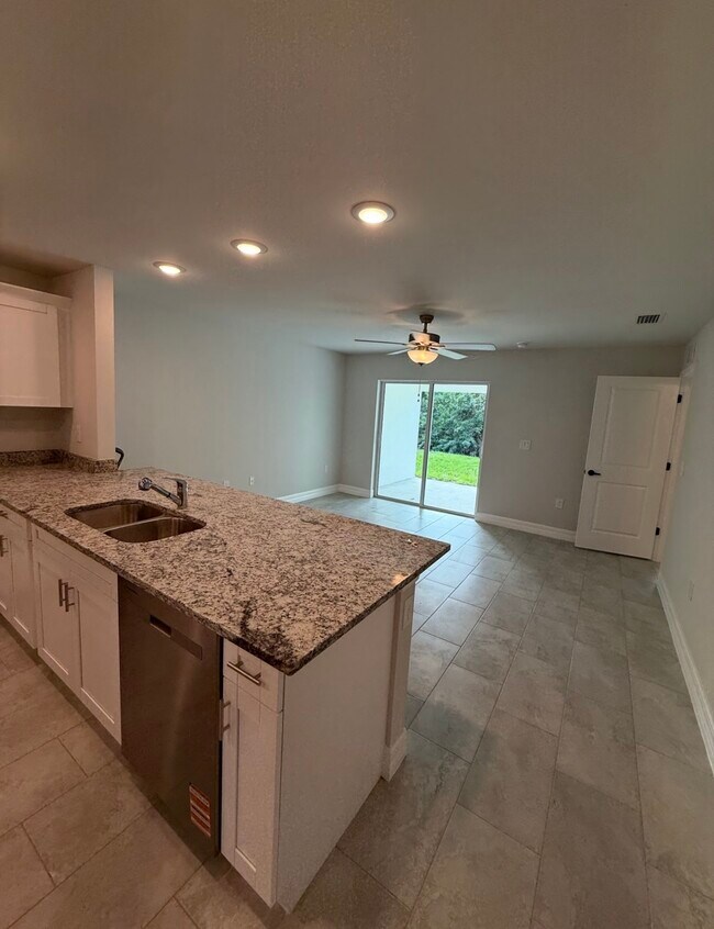 Foto del edificio - 6039 Latimer Ave