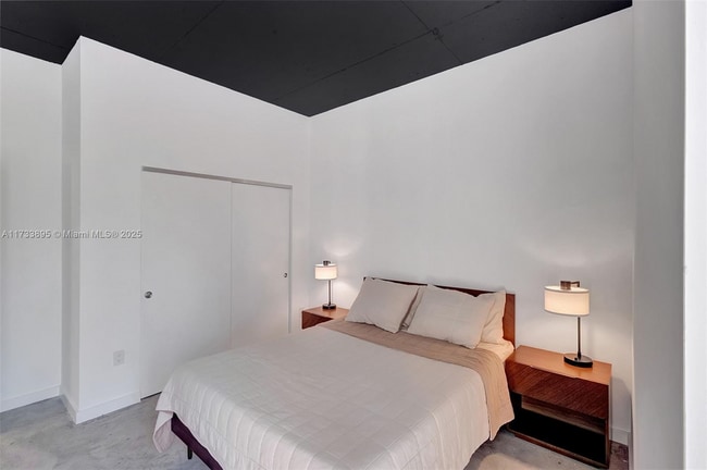 Foto del edificio - 151 SE 1st St