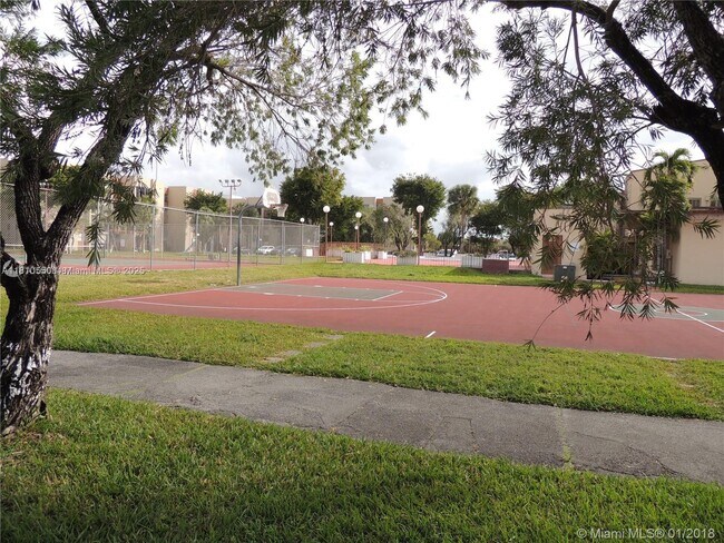 Foto del edificio - 9411 SW 4th St