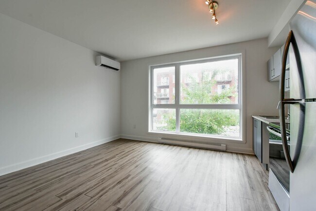 Photo du bâtiment - 6600 Av. de Darlington
