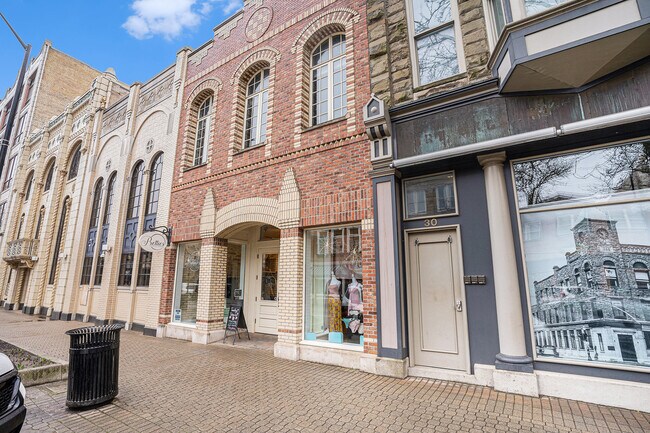 Foto del edificio - 32 E 8th St