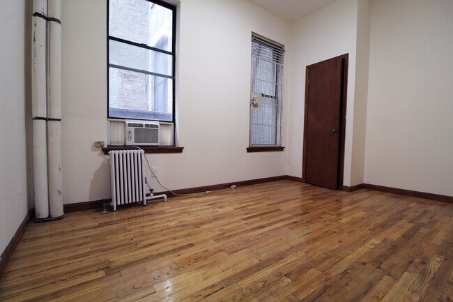Building Photo - 100 W 105th St
