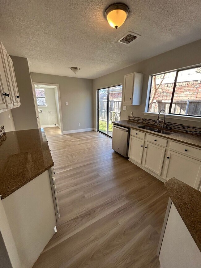 Foto del edificio - Come and see this well-kept beautiful home today!