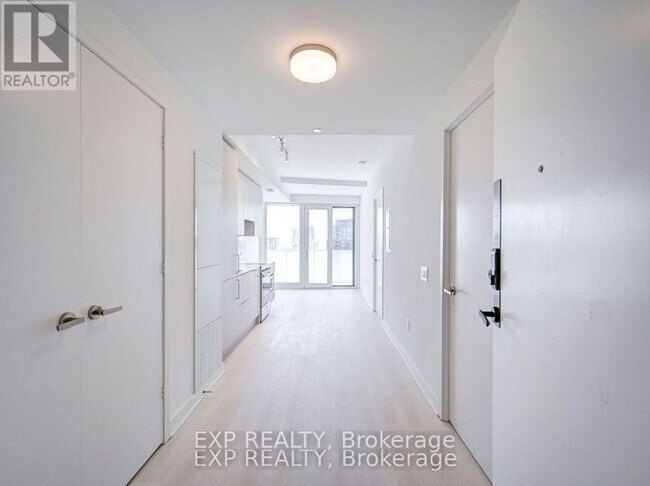 Building Photo - 3900-3900 Confederation Pkwy