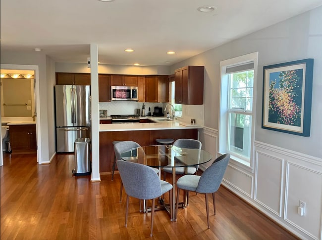 Building Photo - 3631B Phinney Ave N
