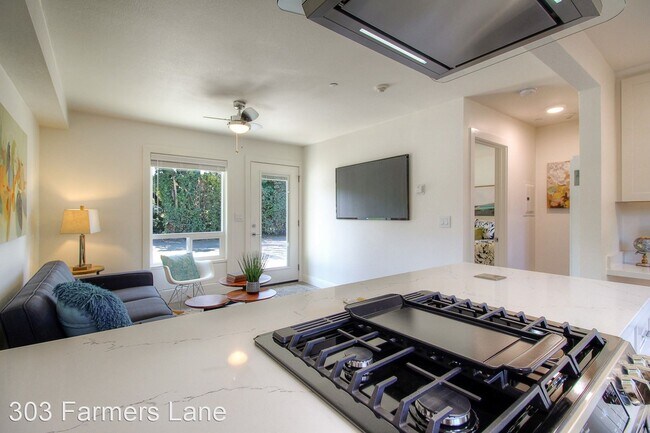 Building Photo - 303 Farmers Ln