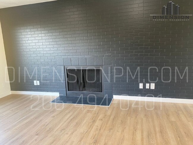 Building Photo - Stunning Renovated 2BR/1.5BA Duplex with A...