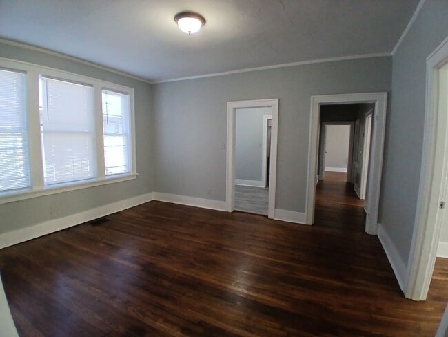 Building Photo - Welcome home to this thoughtfully renovated 3-bedroom, 1-bath - Open To Section 8