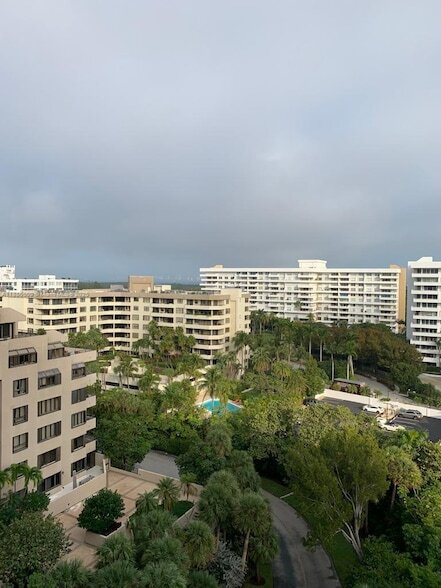 Foto principal - 251 Crandon Blvd