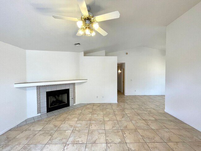 Foto del edificio - 2021 Chambers Ave