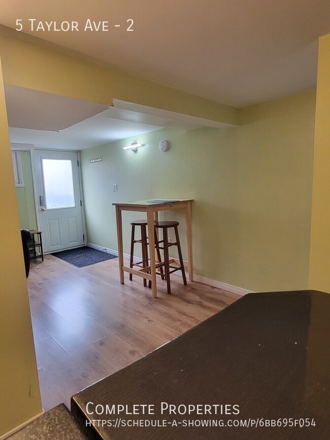 Building Photo - ALL INCLUSIVE 1 Bedroom with parking and o...