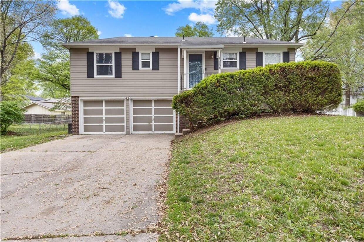 Foto principal - Bright & Spacious 3-Bed Home with Finished...