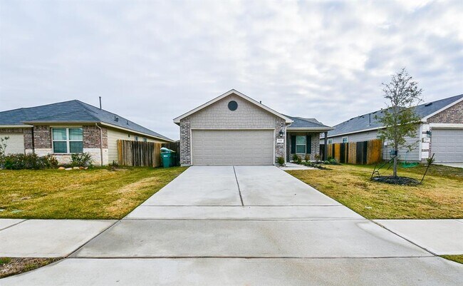 Building Photo - 1321 Clear Cedar Ct