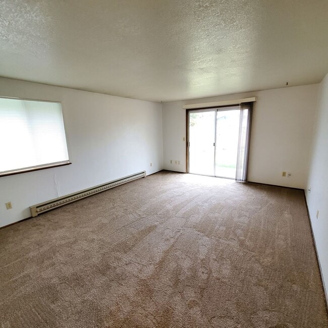 Building Photo - Madrona Way Duplex