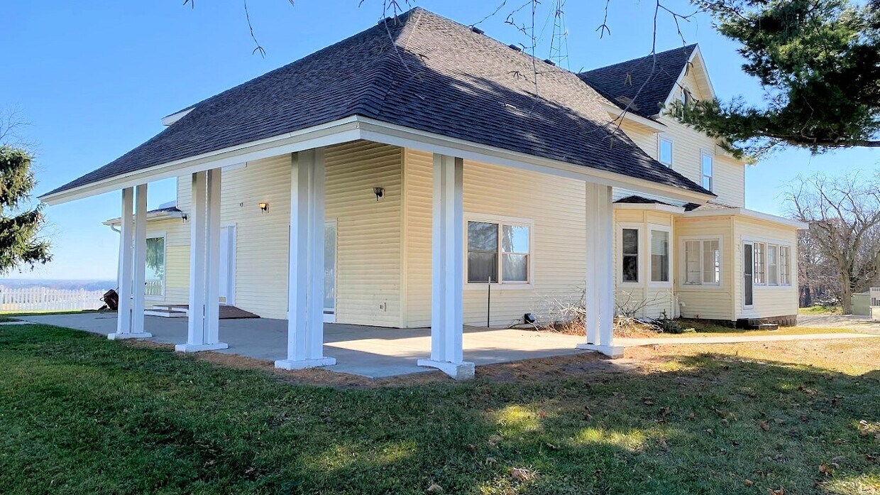 370 Co Rd A, Wisconsin Dells, WI 53965 House Rental in Wisconsin