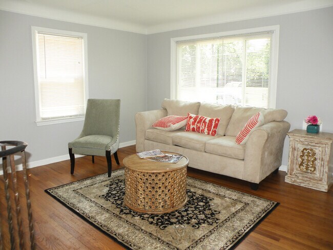 Building Photo - 3 Bed - 2 Full Bath Cape Cod for Rent in E...