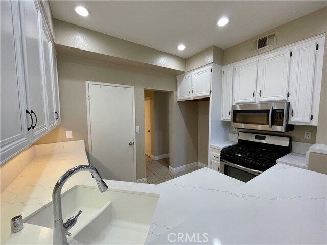 Building Photo - 94 Cloudcrest