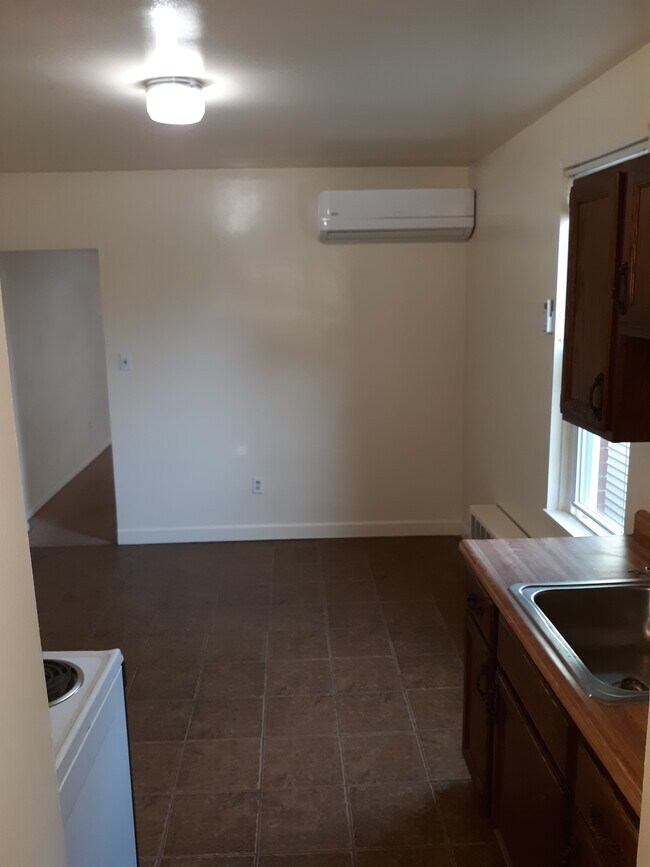 Kitchen - 1713 Sidney St