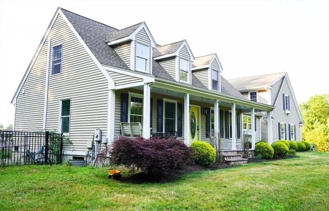 Foto del edificio - 241 New Bedford Rd