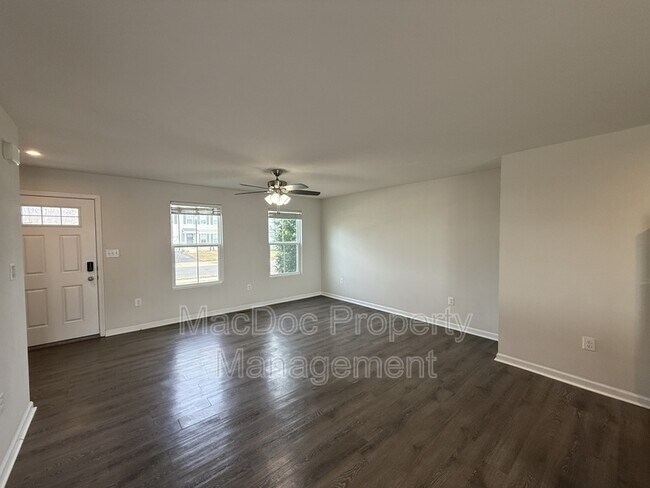 Foto del edificio - 127 Harper Ln