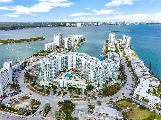 Building Photo - 7900 Harbor Island Dr