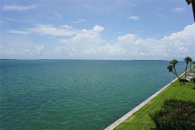 Foto del edificio - 103 1st St E