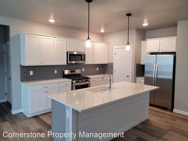 Foto del edificio - 5 br, 2.5 bath House - 1217 W. Davenport St.