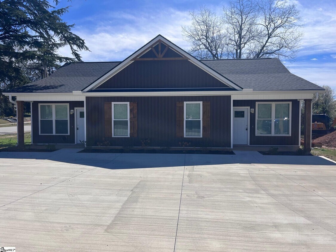 3 Park Plaza, Liberty, SC 29657 Condo for Rent in Liberty, SC