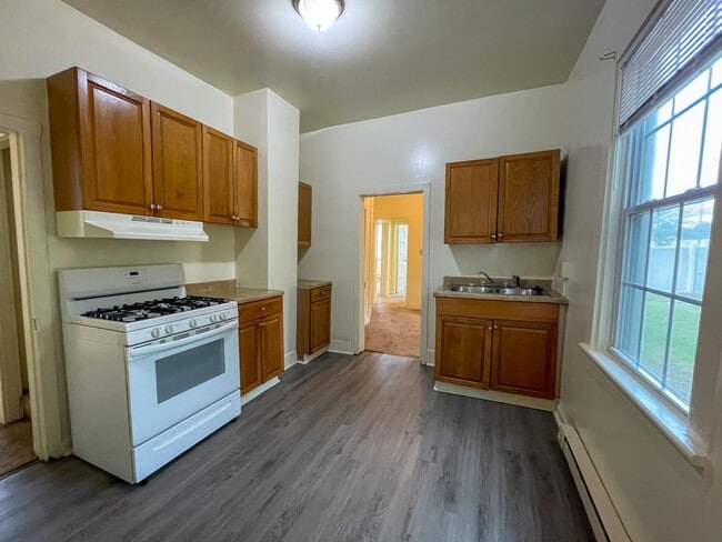 Building Photo - 307 N 6th Ave