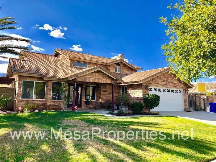 Foto principal - 2378 N Sycamore Ave