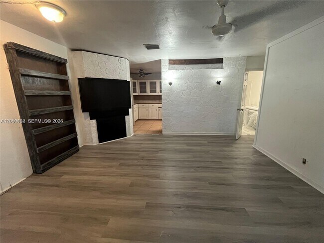 Building Photo - 2200 SW 42nd Way