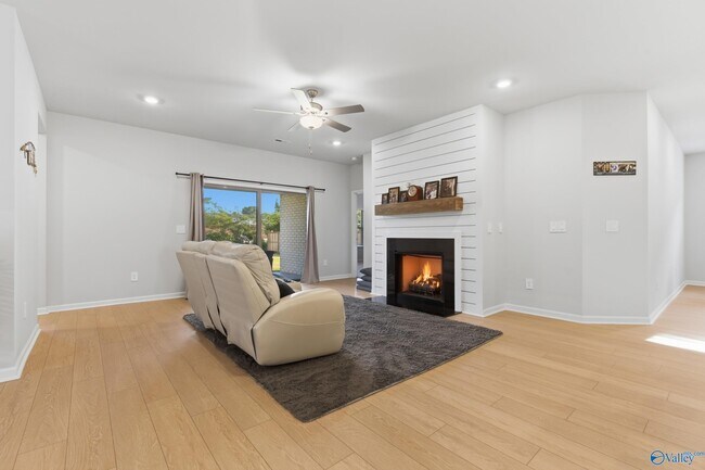 Foto del edificio - 17884 Longleaf Dr