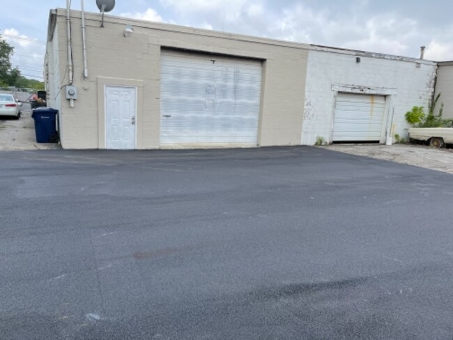 Building Photo - 715 E Loudon Ave