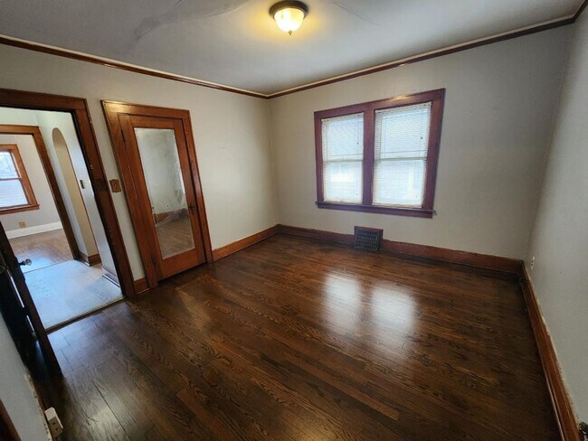 Building Photo - Single family house in great neighborhood ...