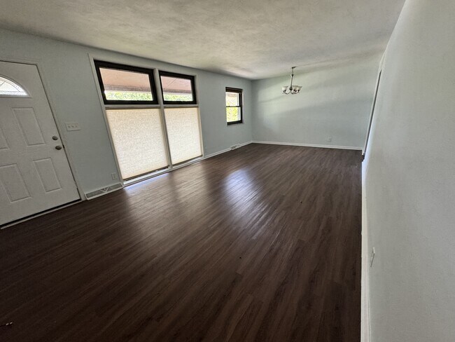 Foto del edificio - 716 Cranford Dr