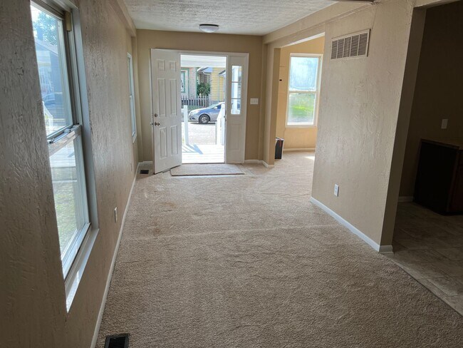 Building Photo - Coming Soon 3 bedrooms 1 bathroom house in...