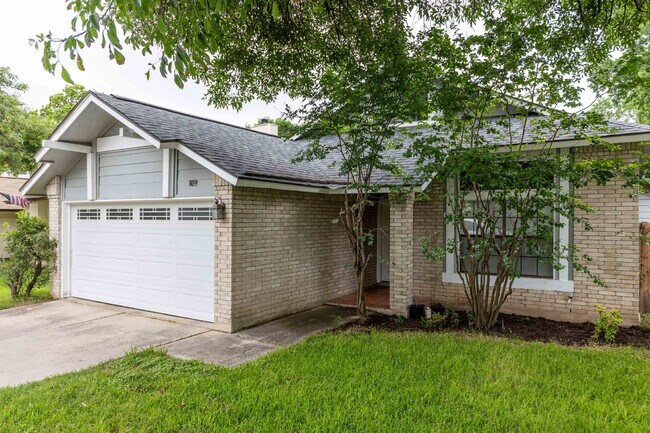 Foto del edificio - 8039 Sunshine Trail Dr