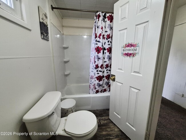 Building Photo - 68 Green Pl