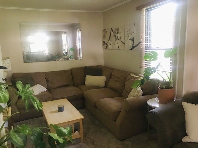 Sala de estar - 826 Clayland St