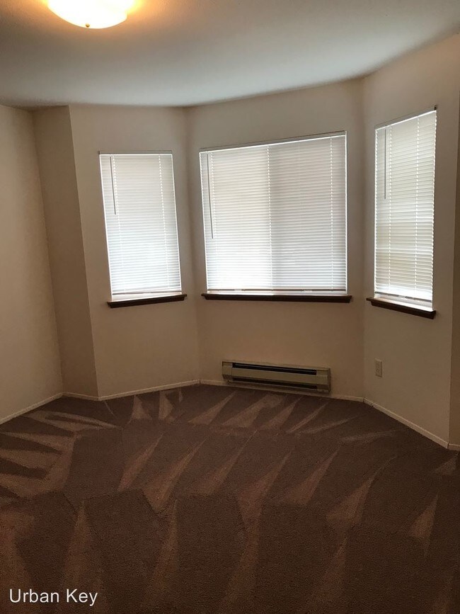 Building Photo - 1002 10th St NE